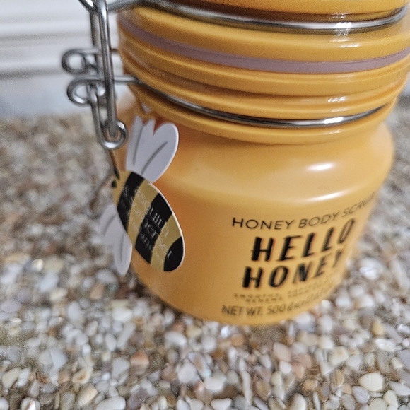 Hello Honey Honey Body Scrub NEW 17.63 Oz Jar. Smoothes Softens and renews skin - Picture 6 of 7